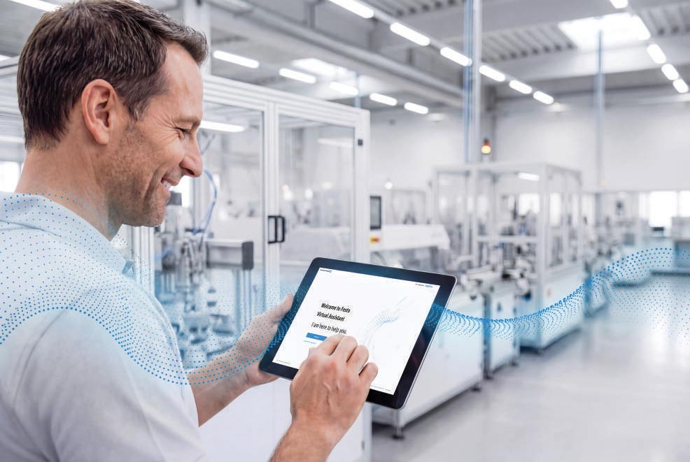 Interfata de chat a Asistentului Virtual Festo utilizata de un inginer