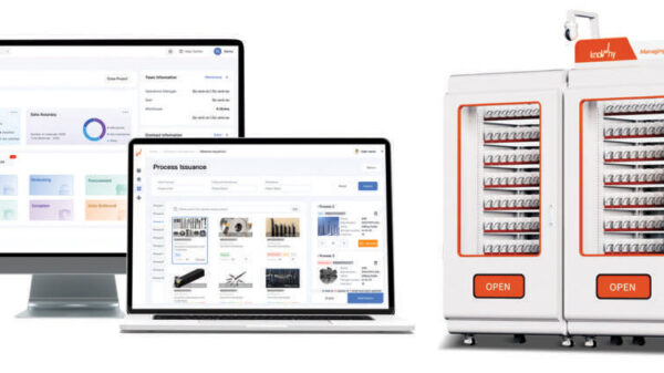 O vizualizare generală a unui sistem integrat de gestionare a sculelor (Tool Management), ilustrând legătura dintre o configurație hardware duală de dulapuri inteligente pe roți și platformele digitale. Imaginea arată un monitor desktop, un laptop și un smartphone afișând simultan interfețe de software de gestionare cu date în timp real despre inventar, procese și ciclul de viață al sculelor, subliniind transformarea digitală a atelierului de producție modern.